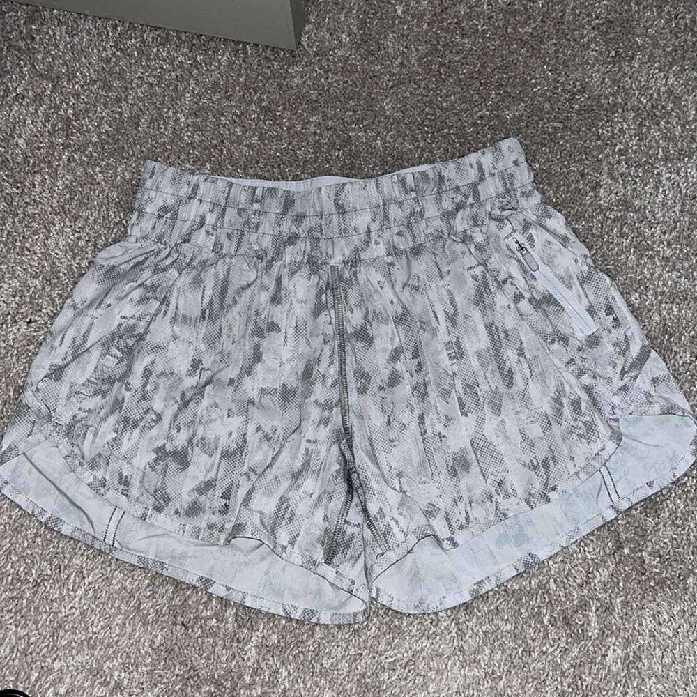 Lululemon tracker V shorts